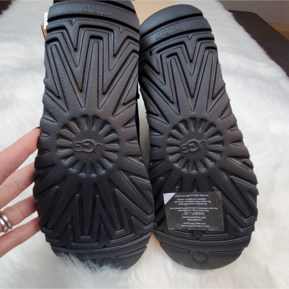 UGG Size 7 Black Genuine Sheepskin Mini Stud II Short Boots NIB - Picture 6 of 10